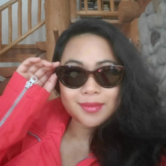 Meet your Posher, Yaya - Picture 1 of 4